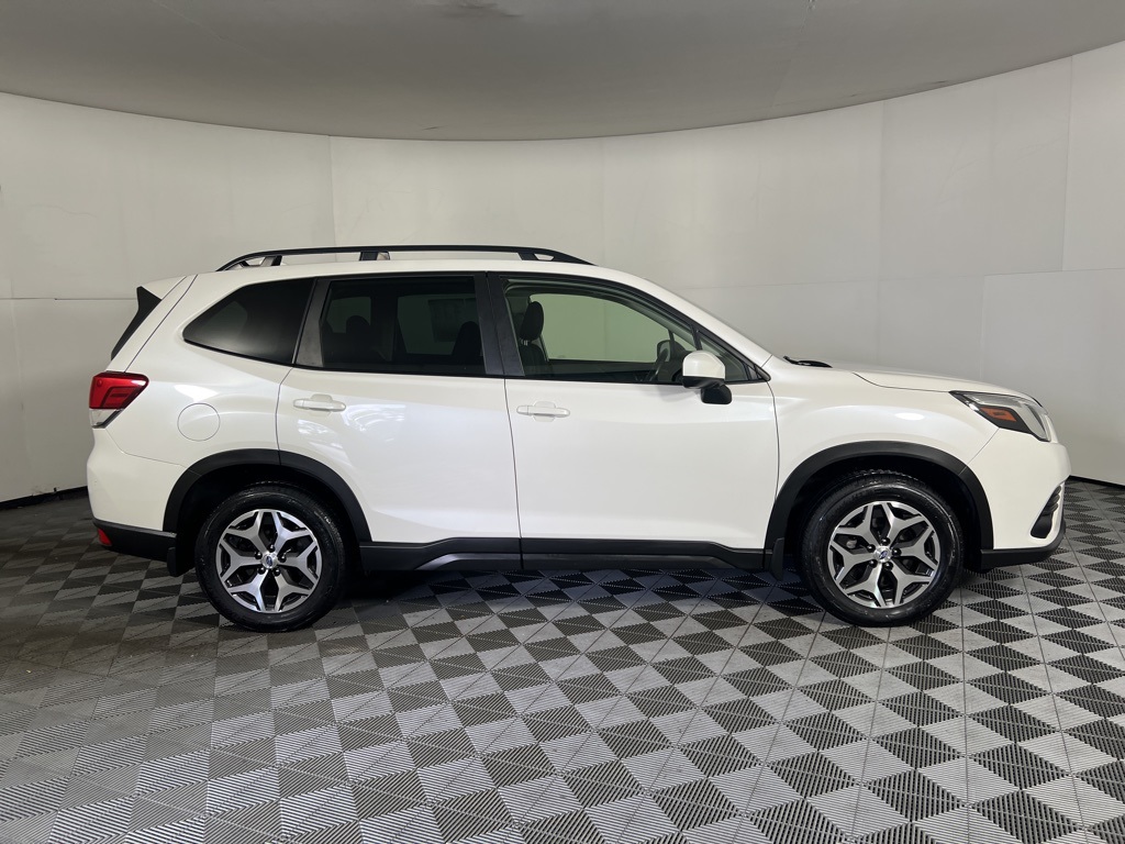 2022 Subaru Forester Premium photo 11