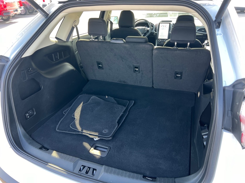 2022 Ford Edge SEL photo 25