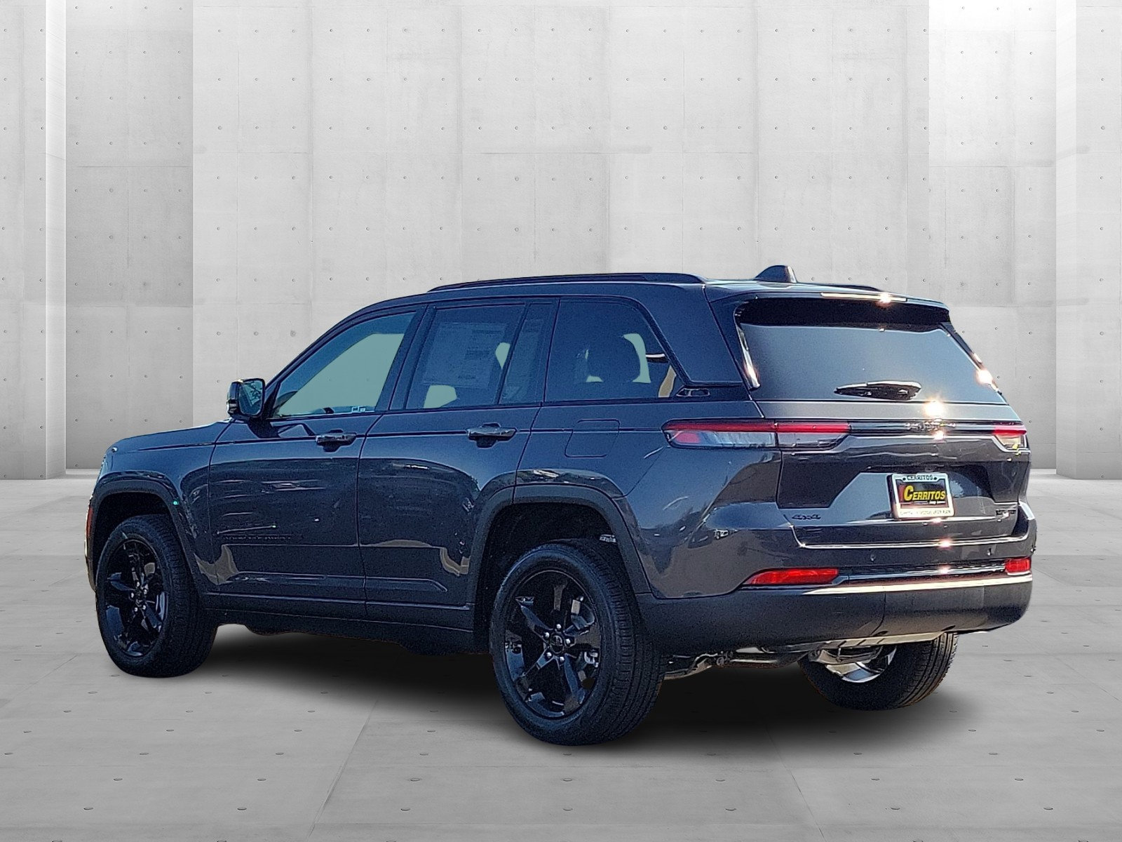 2025 Jeep Grand Cherokee Limited photo 2