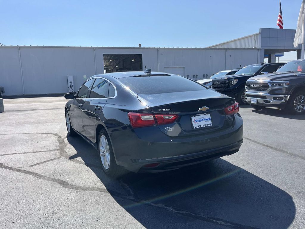 2016 Chevrolet Malibu 1LT photo 5