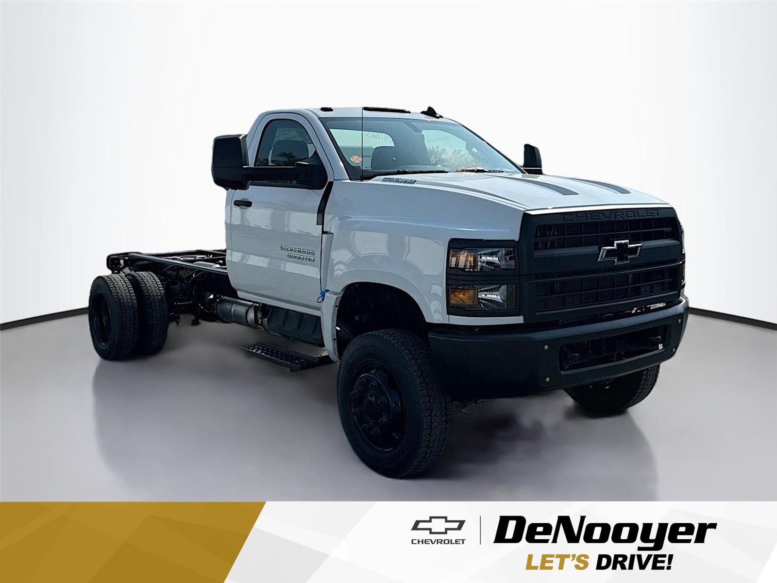 2024 Chevrolet Silverado 4500 Medium Duty Chassis Cab Work Truck's photo
