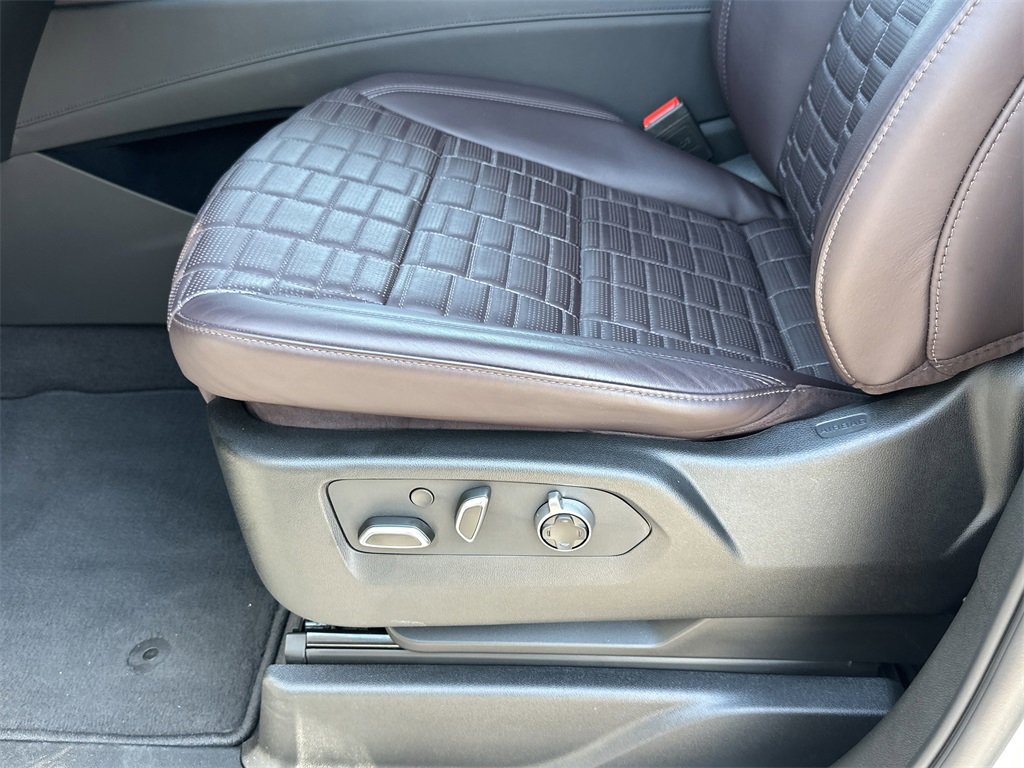 2024 Cadillac Escalade V-Series photo 11