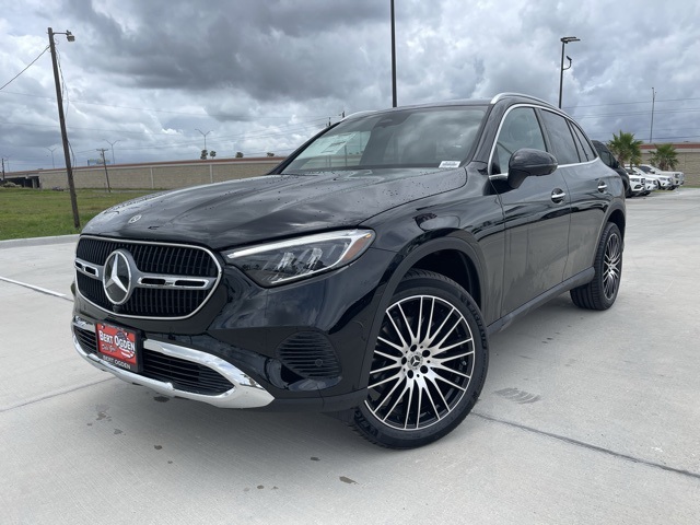 2025 Mercedes Benz GLC 300 photo 3