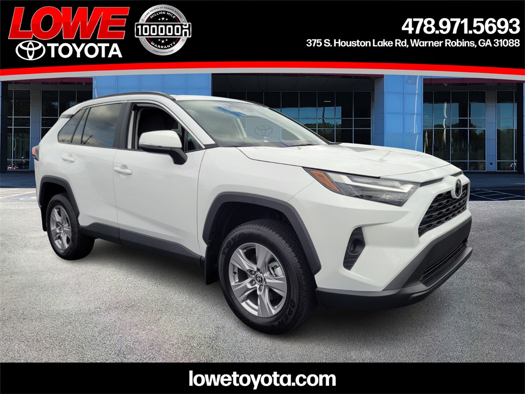 2025 Toyota RAV4 XLE's photo
