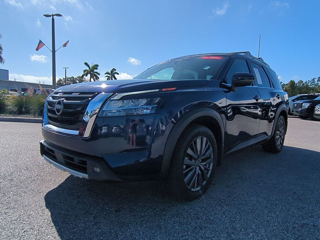 2022 Nissan Pathfinder SL