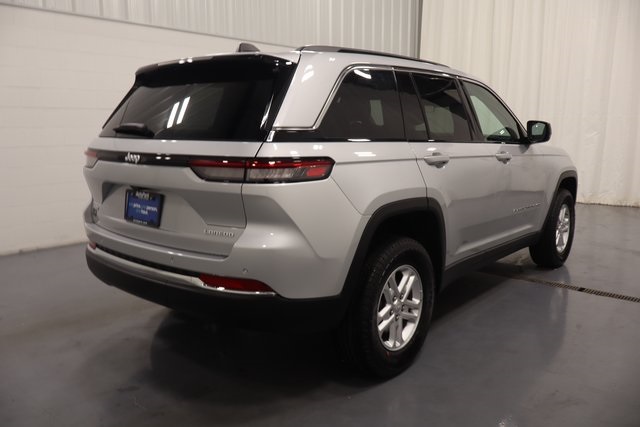 2025 Jeep Grand Cherokee Laredo photo 8