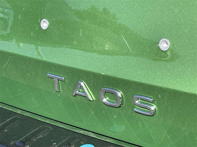 2025 Volkswagen Taos SE photo 13