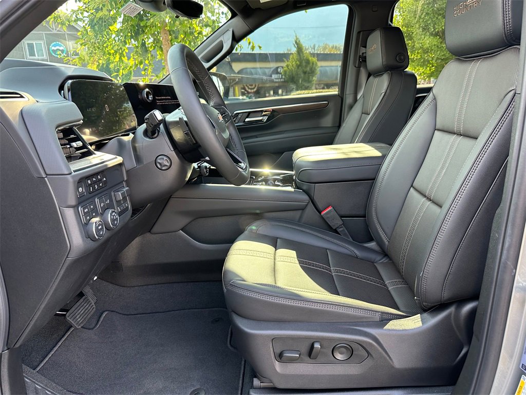 2025 Chevrolet Suburban High Country photo 20