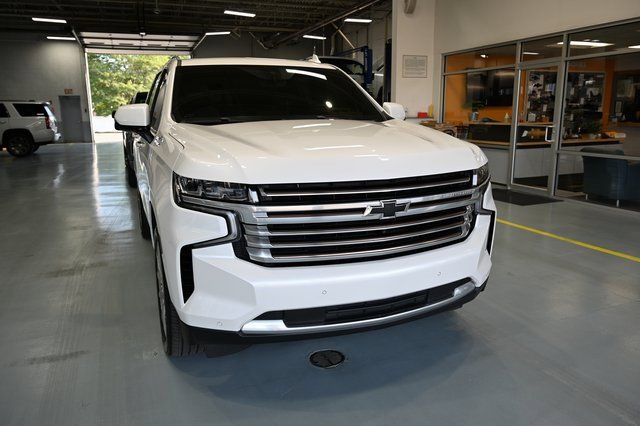 2022 Chevrolet Tahoe High Country photo 2