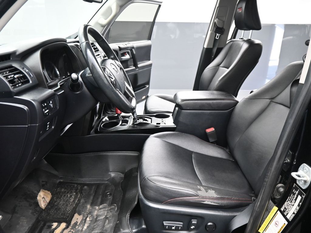 2017 Toyota 4Runner SR5 photo 5