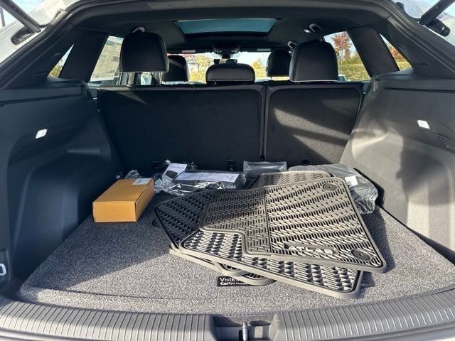 2025 Volkswagen Atlas Cross Sport SEL Premium R-Line photo 5