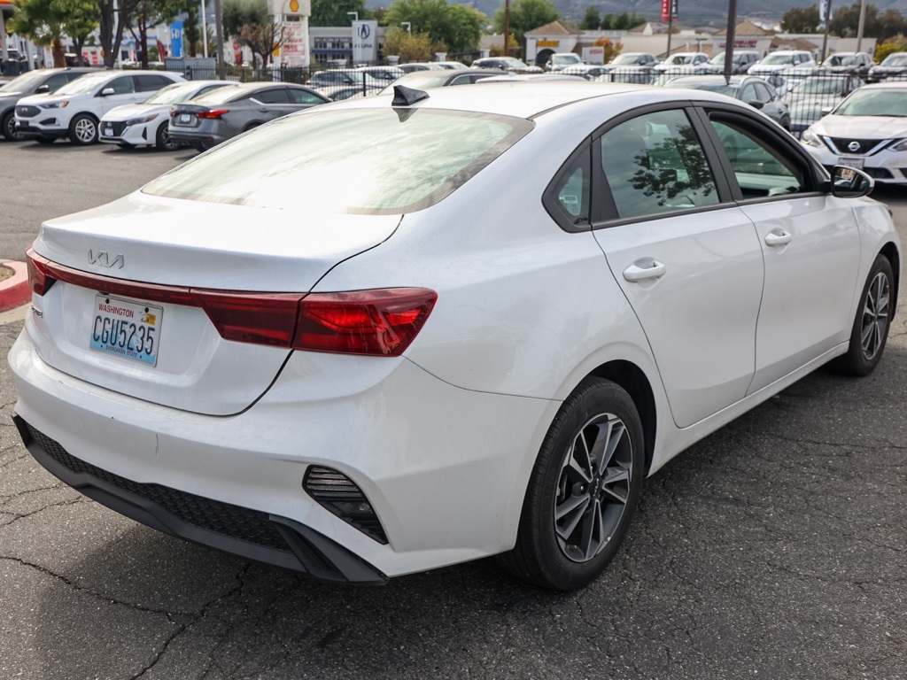 2024 Kia Forte LXS photo 2