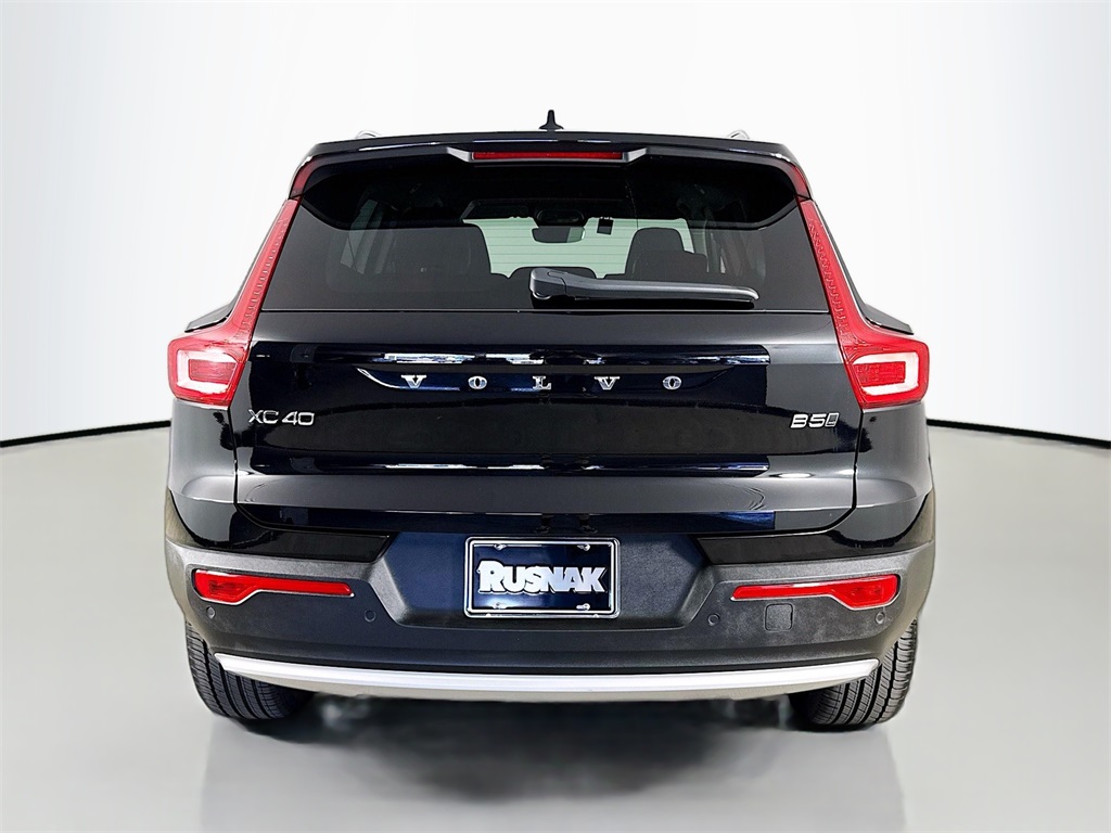 2025 Volvo XC40 Core photo 4