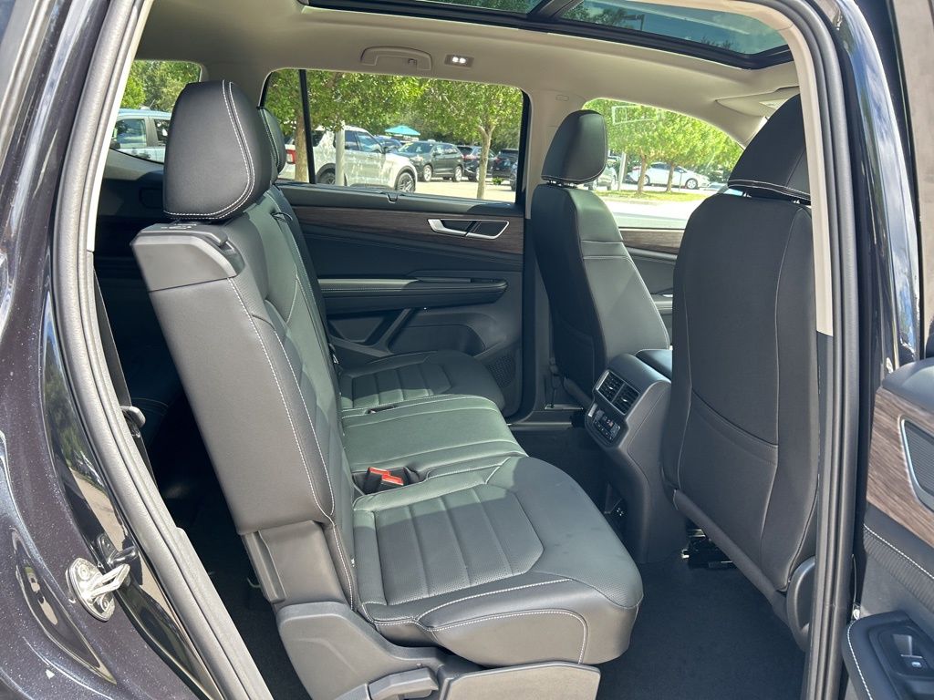 2026 Volkswagen Atlas SEL photo 39