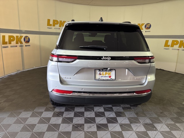 2025 Jeep Grand Cherokee Laredo X photo 3