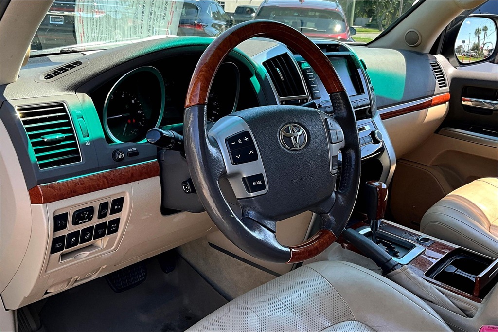 2015 Toyota Land Cruiser Base photo 17