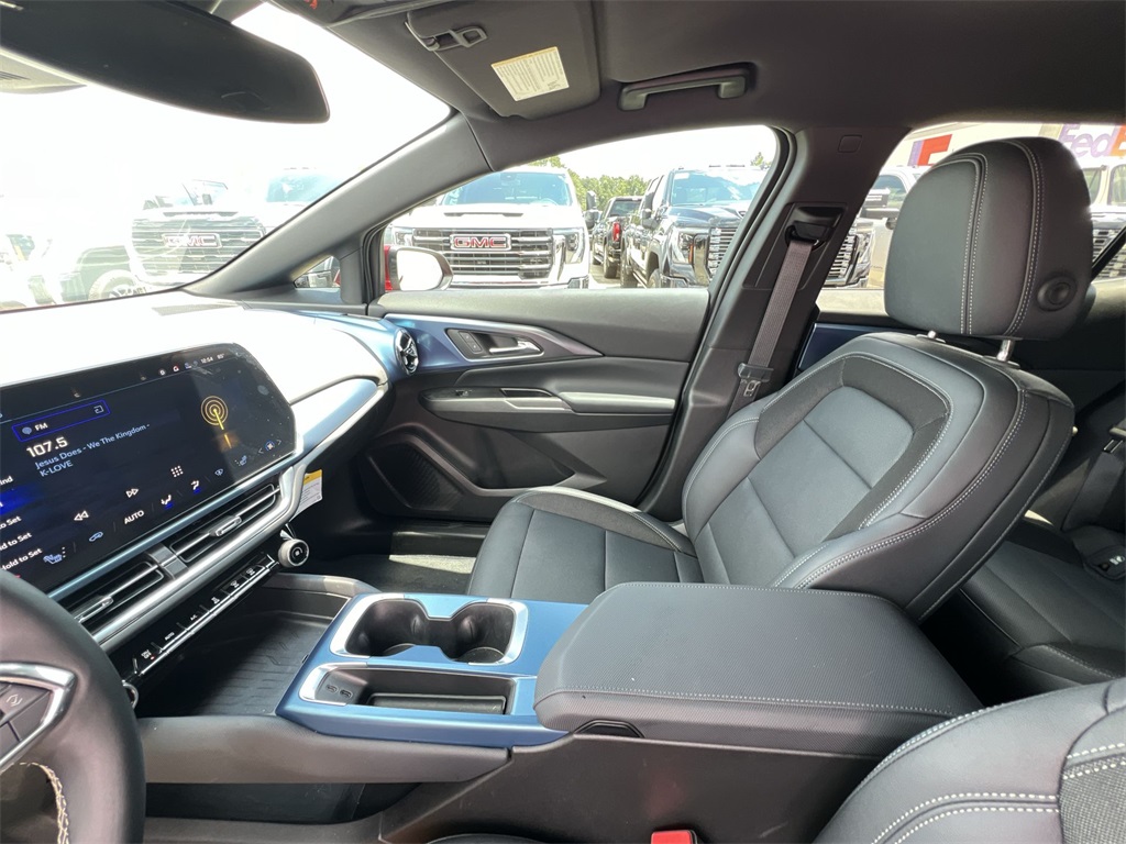 2024 Chevrolet Equinox EV 1LT photo 12