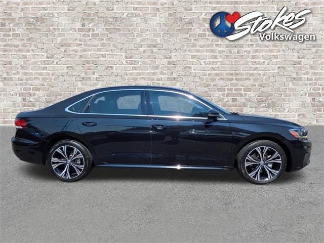 2021 Volkswagen Passat 2.0T SE photo 3