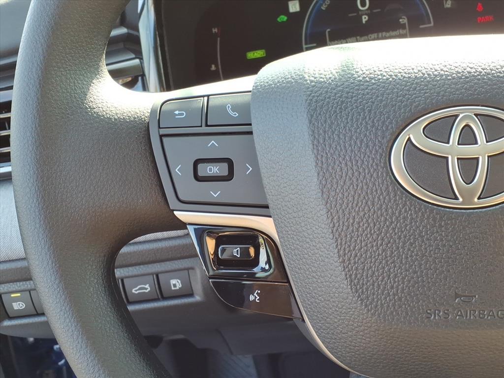 2025 Toyota Camry LE photo 23