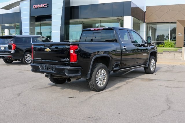 Used 2023 Black Chevrolet High Country image 3