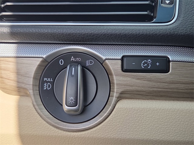 2017 Volkswagen Passat SE photo 8