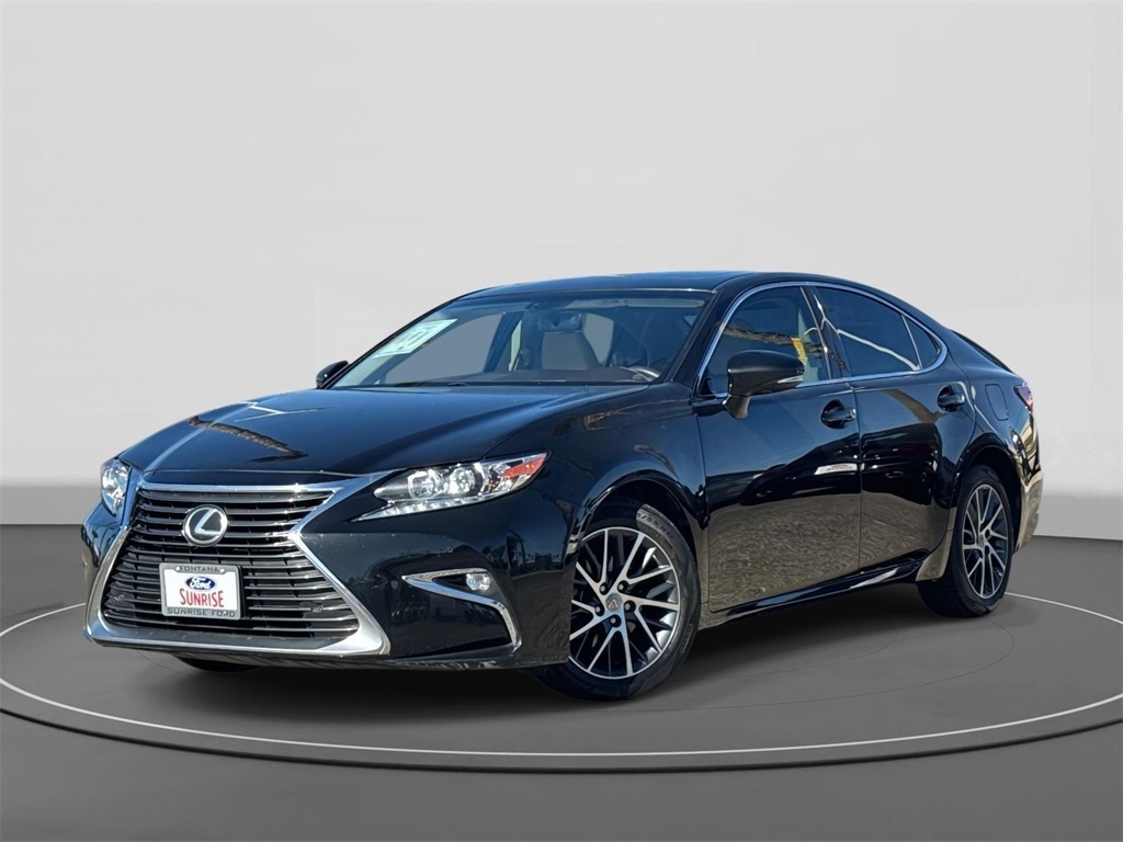 2016 Lexus ES 350's photo