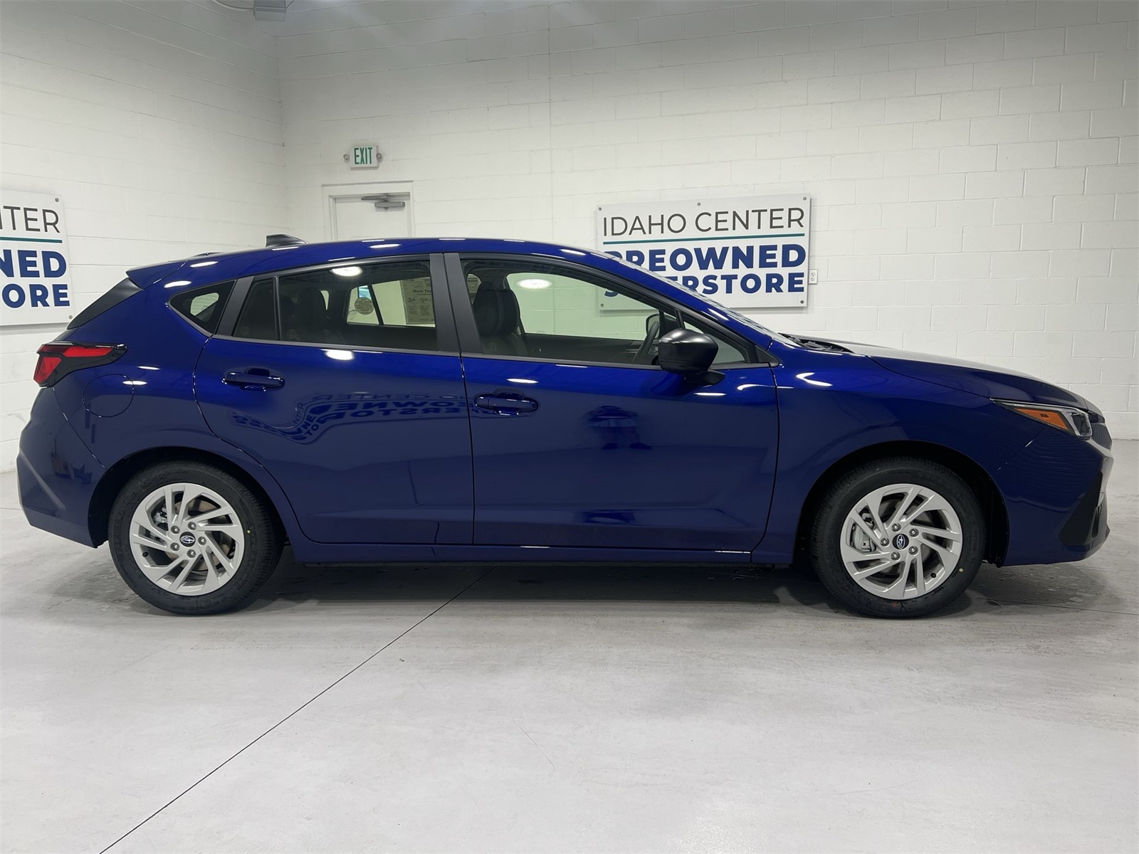 2025 Subaru Impreza Base photo 8