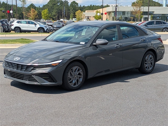 2024 Hyundai Elantra SEL photo 7