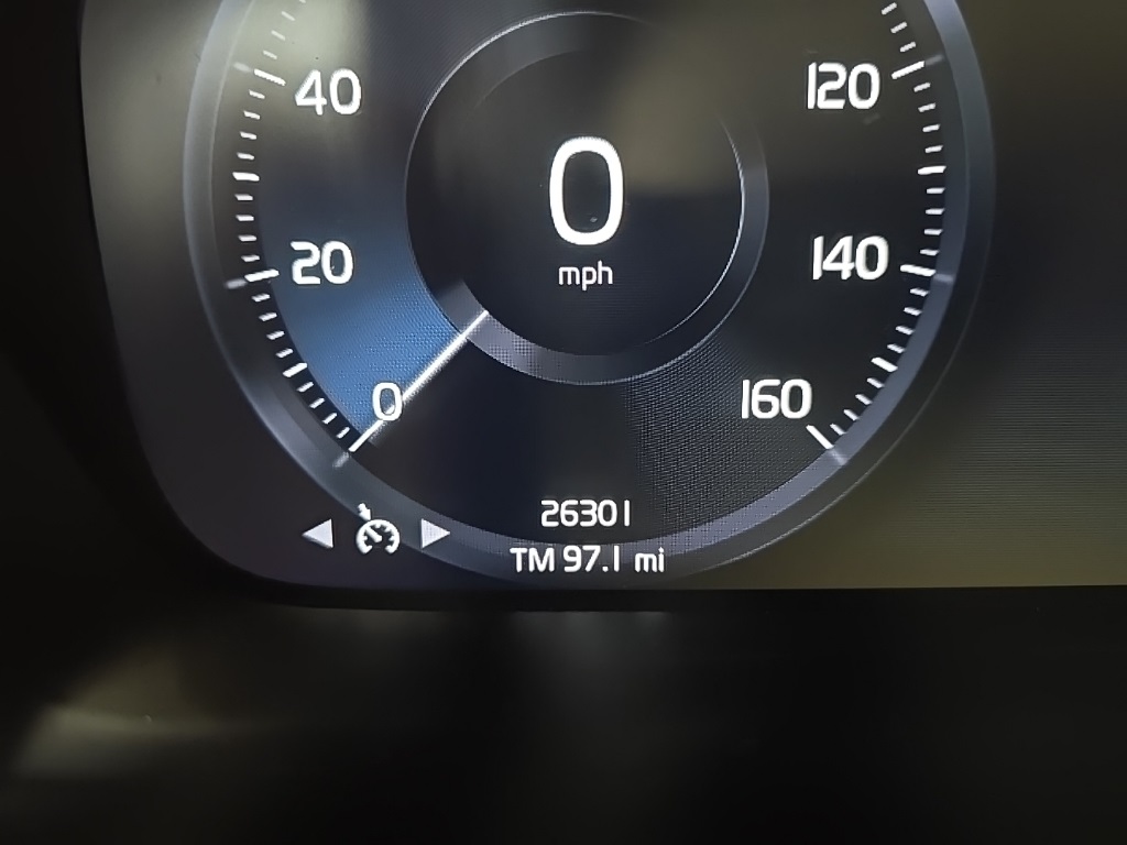 2022 Volvo XC40 Momentum photo 22