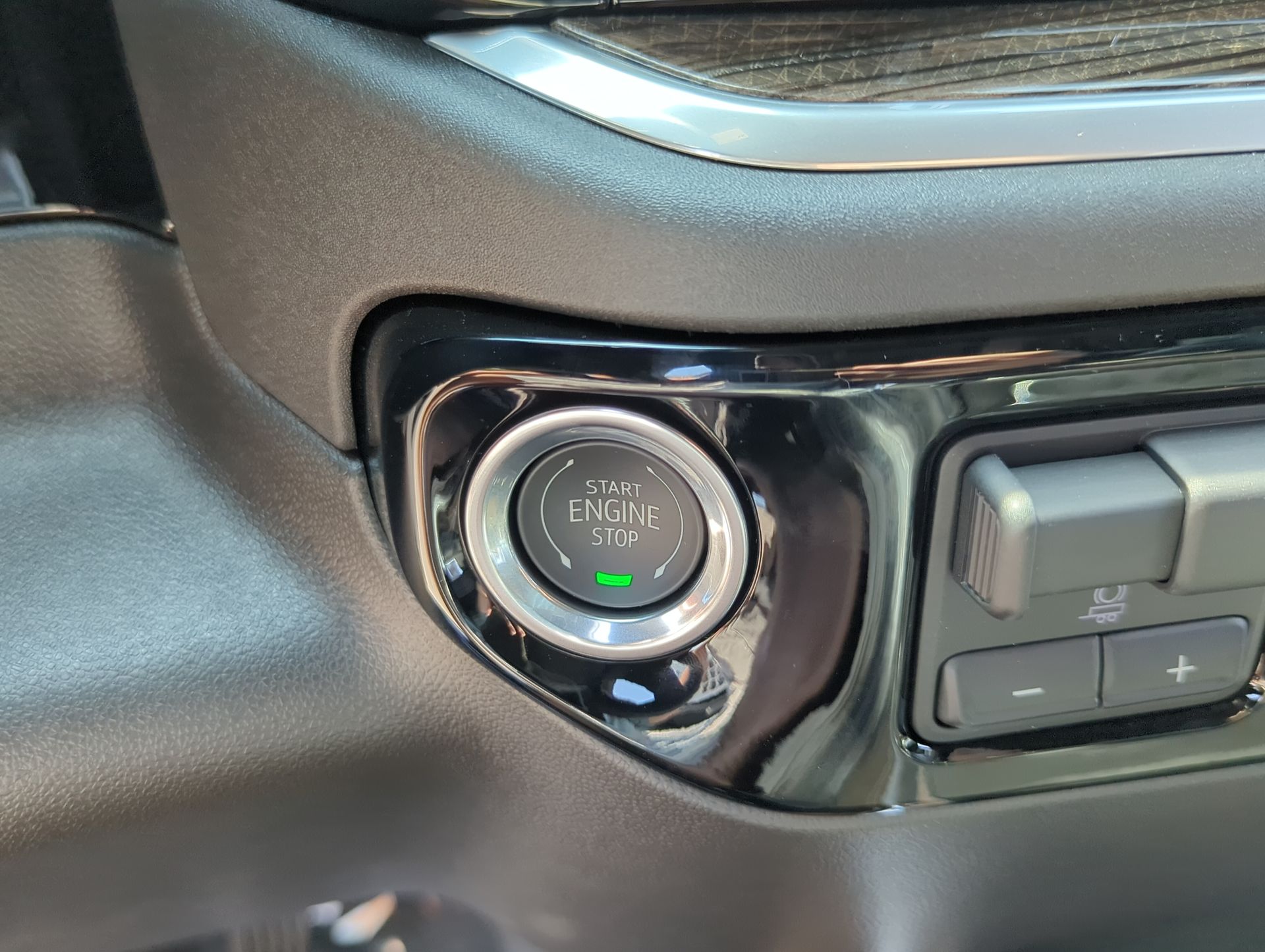2025 Chevrolet Silverado 1500 LT Trail Boss photo 9