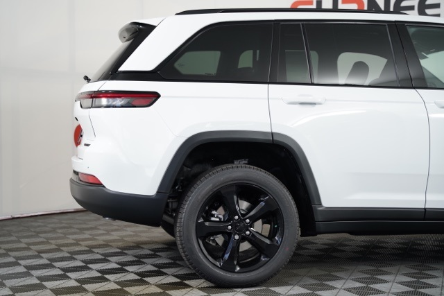 2025 Jeep Grand Cherokee Limited photo 32