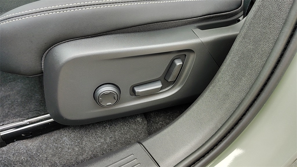 2023 Volvo C40 Recharge Plus photo 9