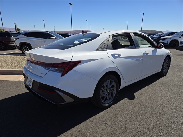 2026 Hyundai Elantra Hybrid Blue photo 3