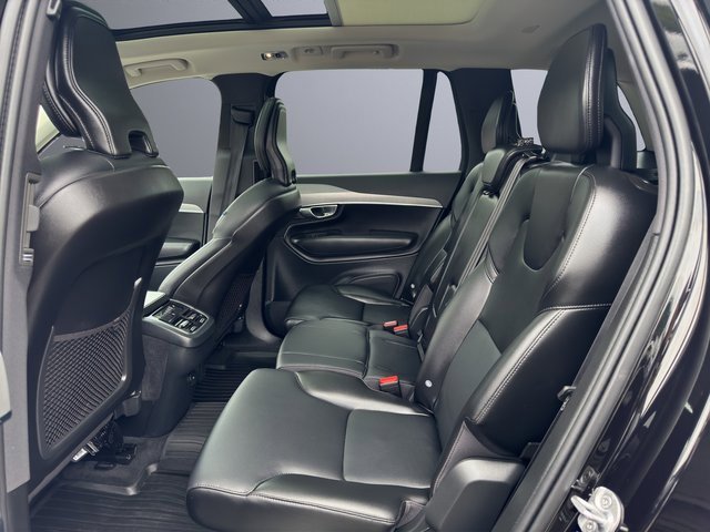 2022 Volvo XC90 T5 Momentum photo 17