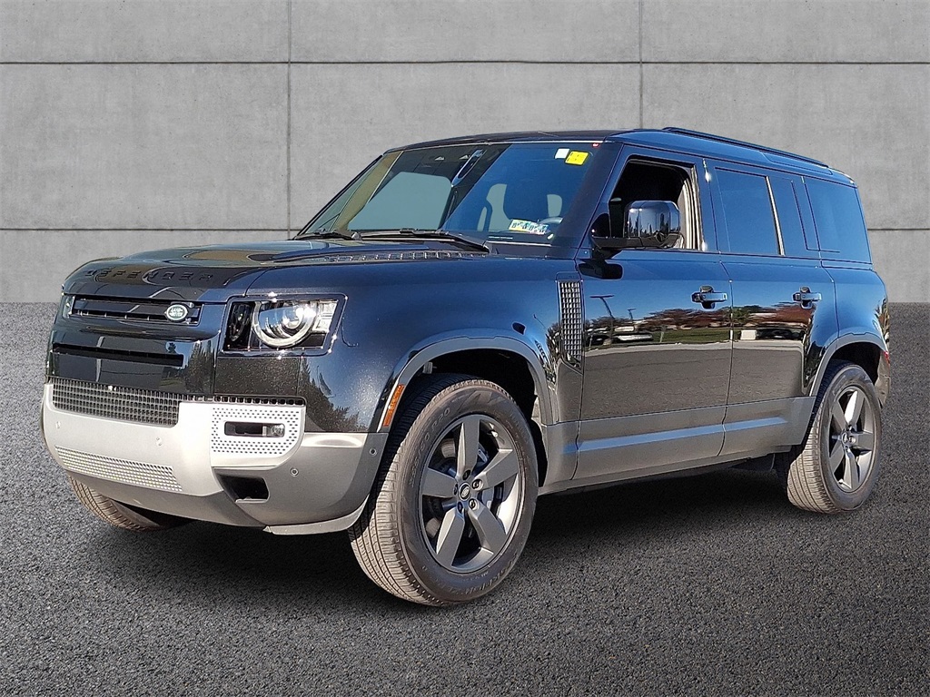 2025 Land Rover Defender S's photo