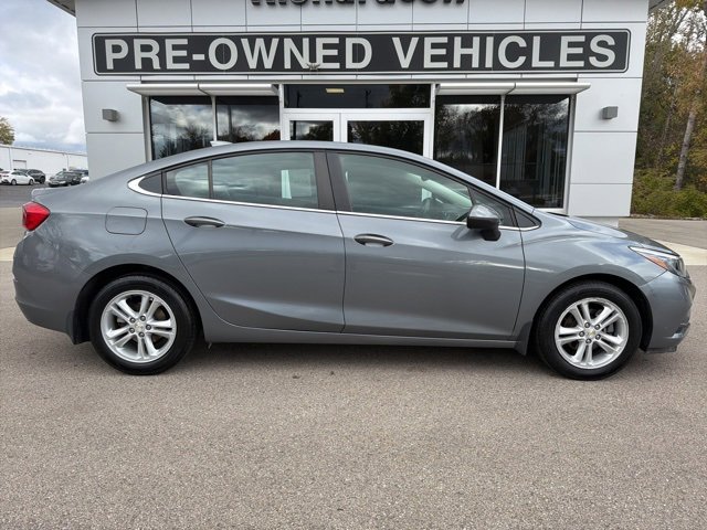Used 2018 Chevrolet Cruze LT with VIN 1G1BE5SM4J7220136 for sale in Gladwin, MI