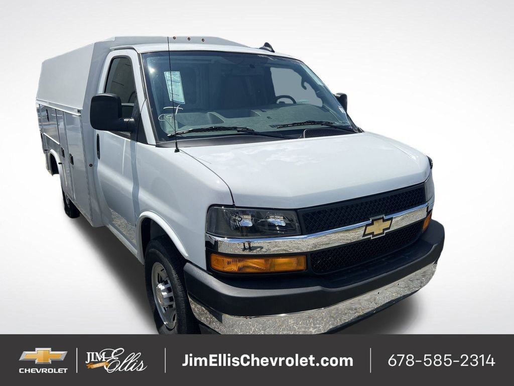 2024 Chevrolet Express Base's photo