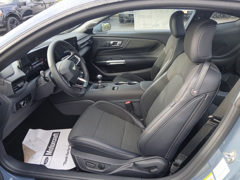 2025 Ford Mustang GT photo 4