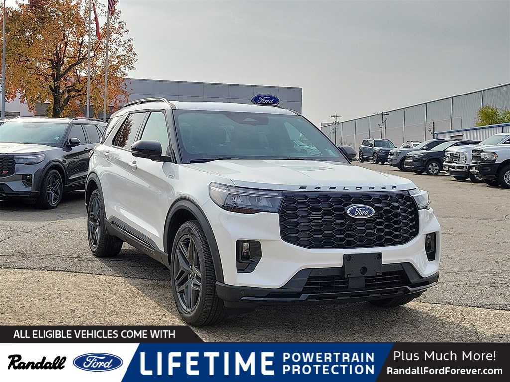 2026 Ford Explorer ST-LINE's photo