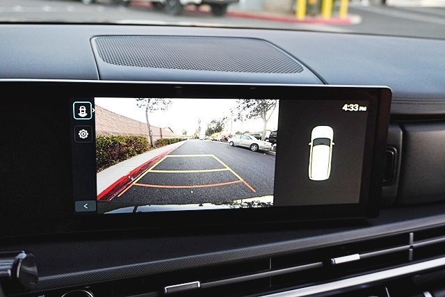 Used 2025 Green Hyundai SEL image 27