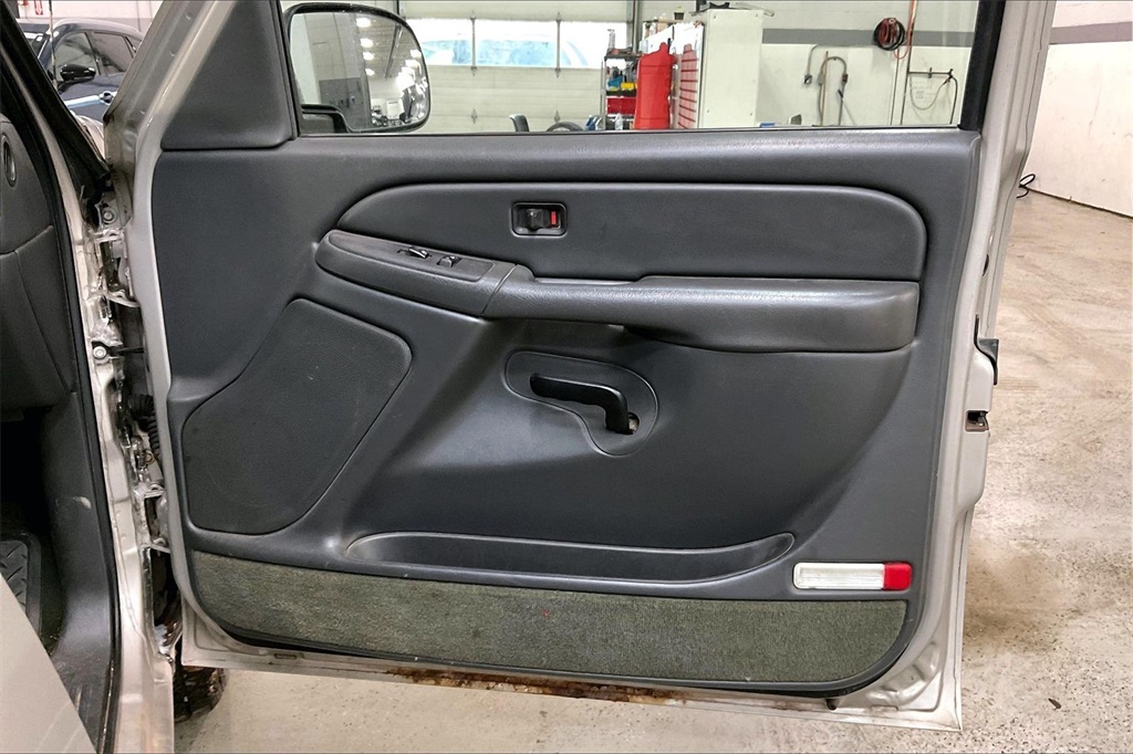 2004 CHEVROLET SILVERADO - Image 22