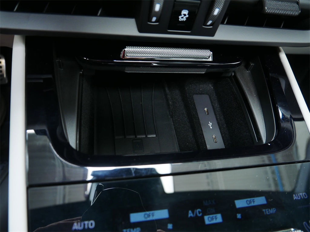 2024 Porsche Cayenne S photo 26