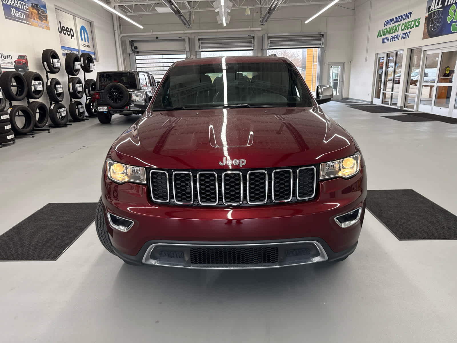 Used 2019 Jeep Grand Cherokee Limited with VIN 1C4RJFBG2KC695620 for sale in Kansas City