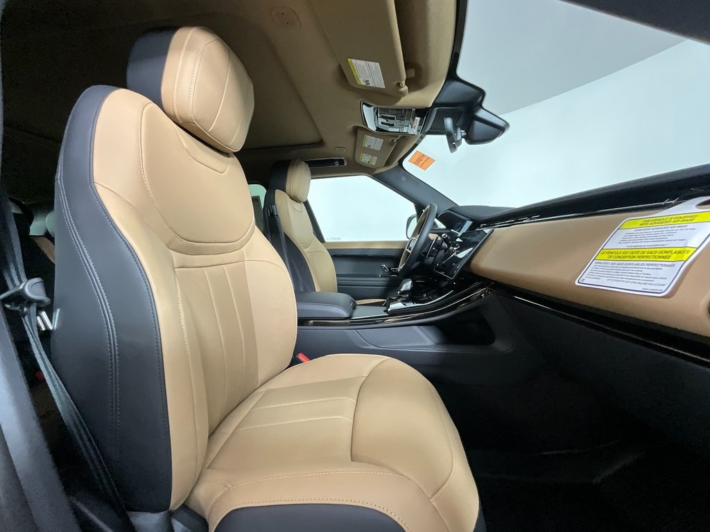 2025 Land Rover Range Rover Sport SE photo 3