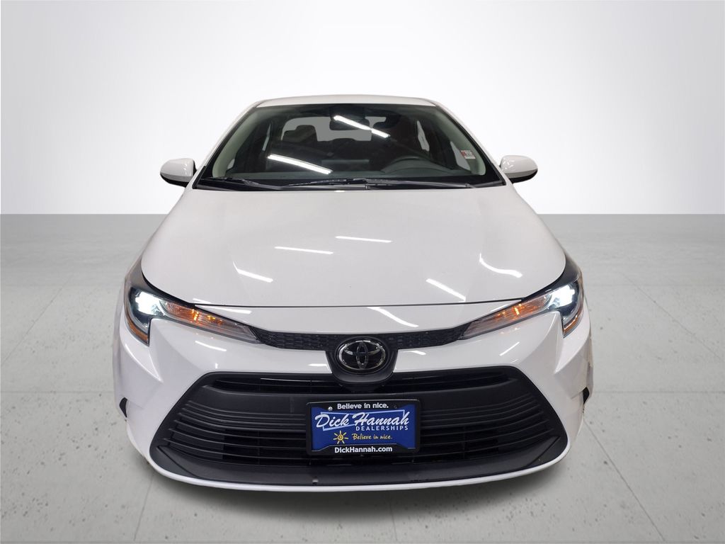 2023 Toyota Corolla LE photo 3