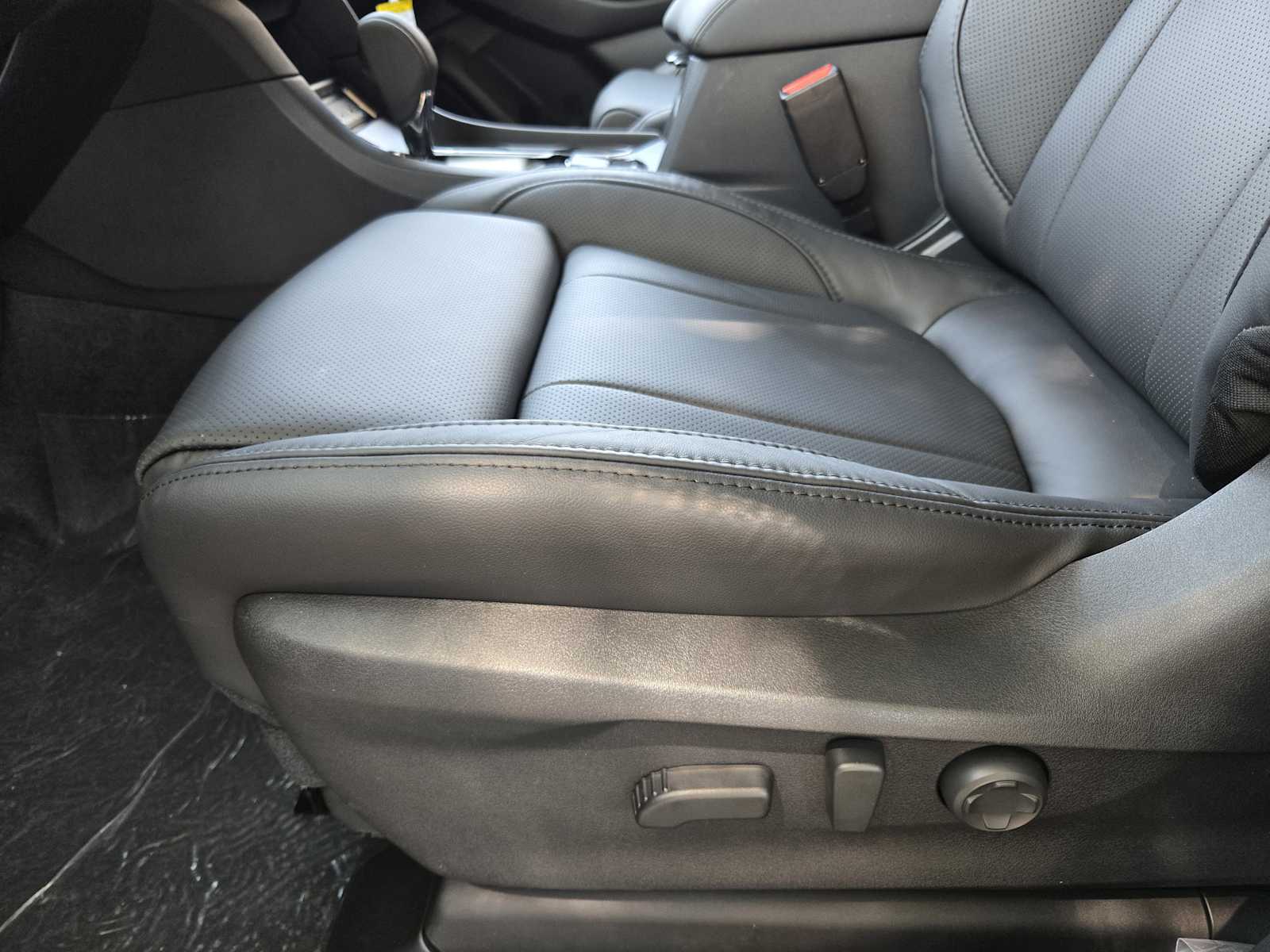 2025 Subaru Ascent Onyx Edition Touring photo 13