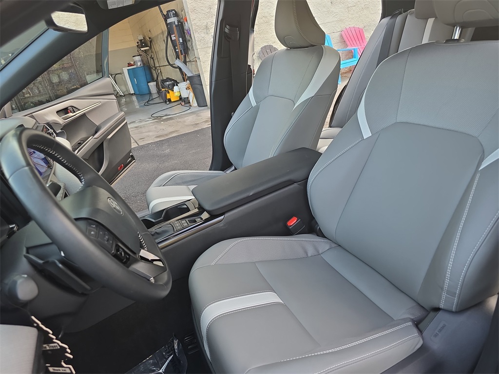 2025 Toyota Camry SE photo 12