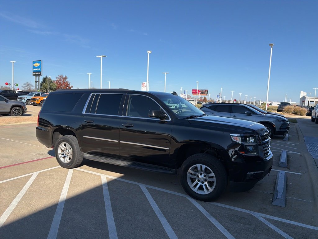 2016 Chevrolet Suburban LS's photo