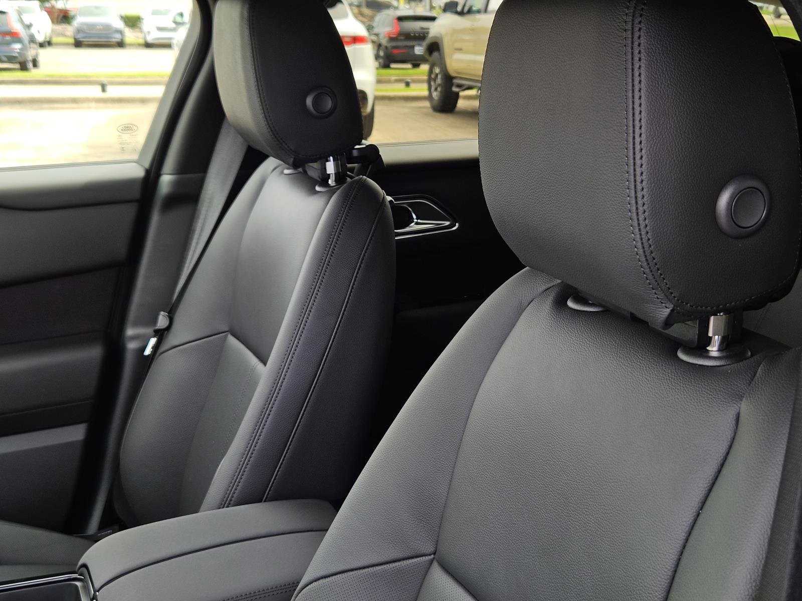 2026 Land Rover Range Rover Velar SE photo 24
