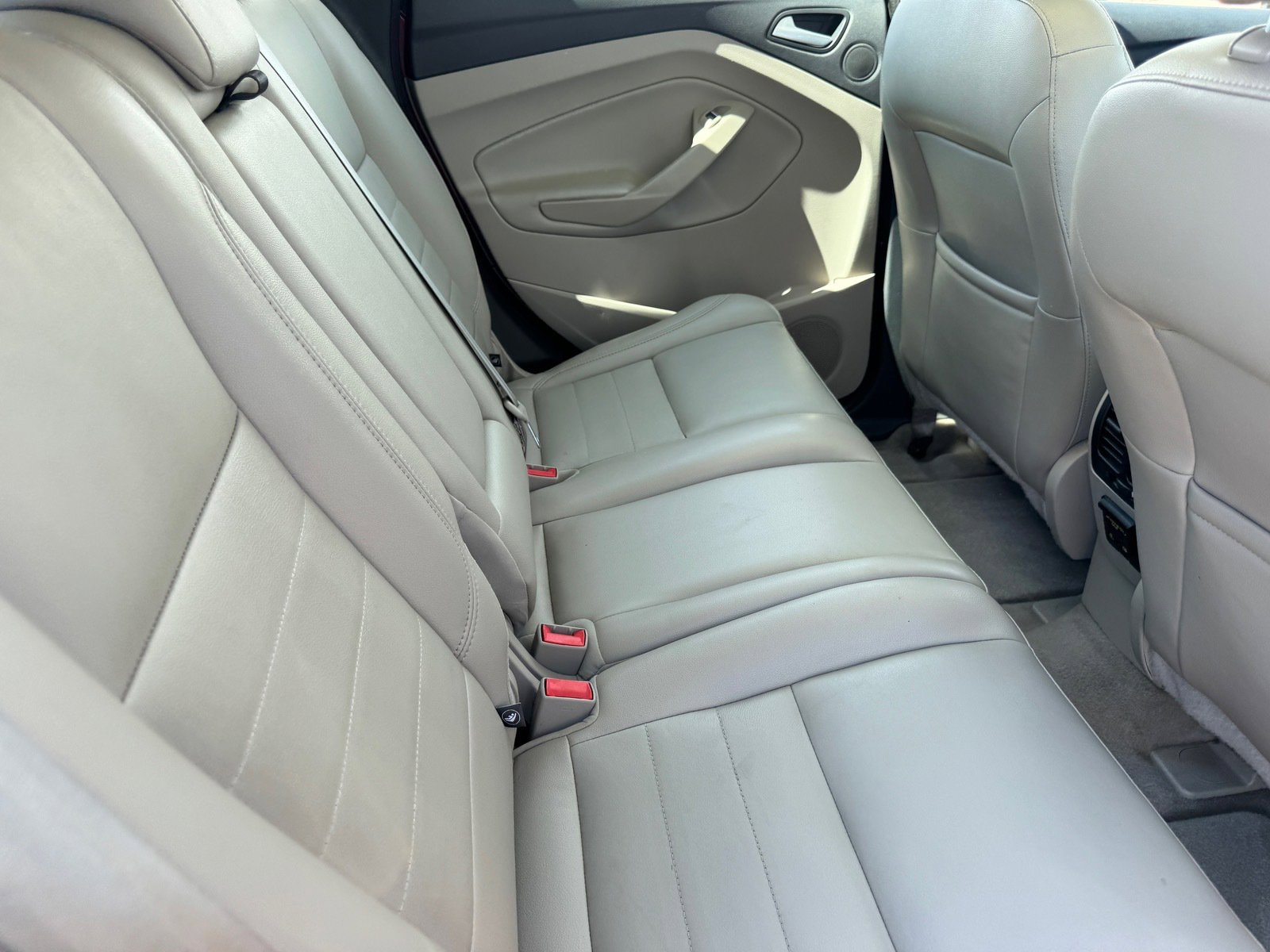 2015 Ford C-Max Hybrid SEL photo 9